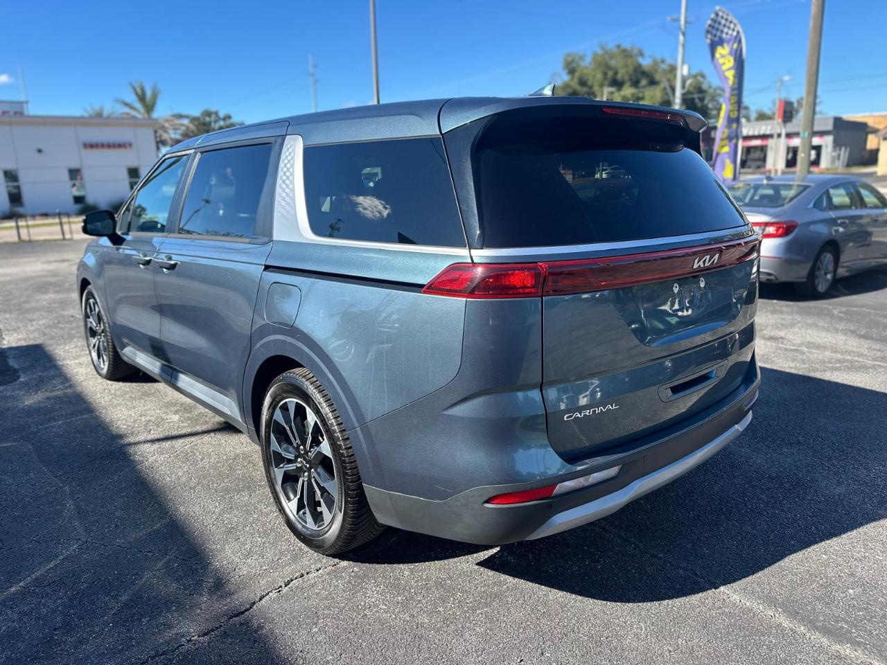 Kia Carnivalex - Thumbnail 4