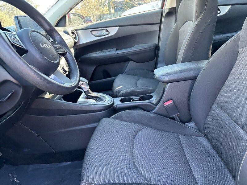 Kia Forte - Thumbnail 10