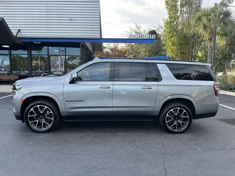 Chevrolet Suburban - Thumbnail 2