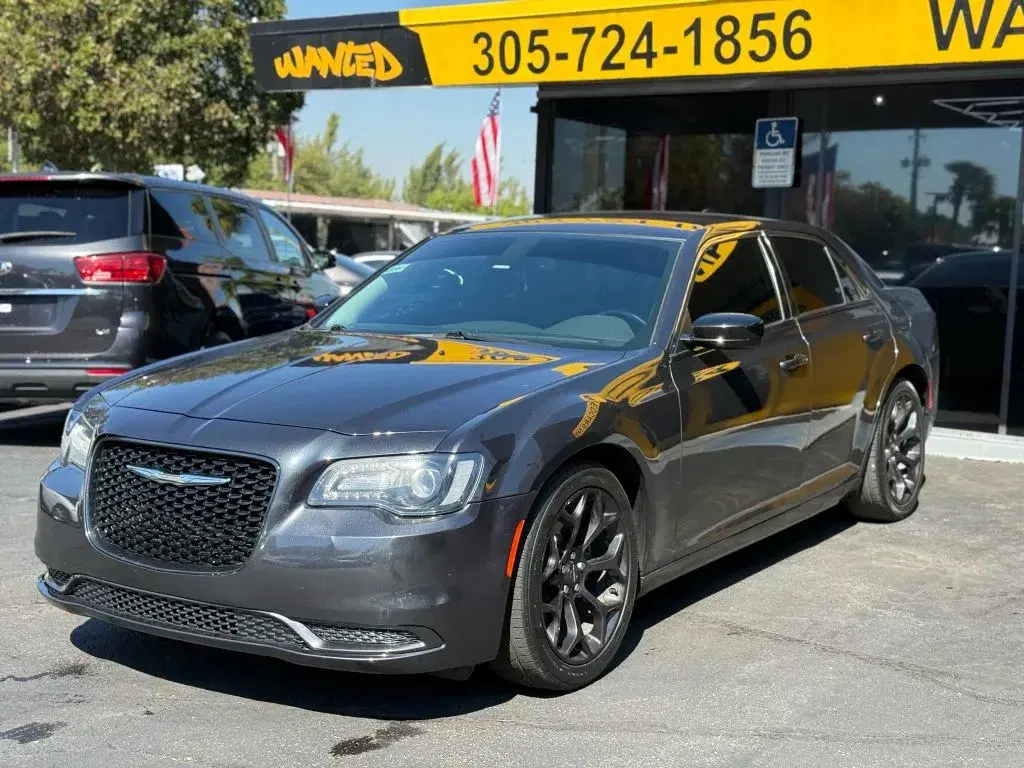 Chrysler 300 Touring Sedan 4D - Thumbnail 2