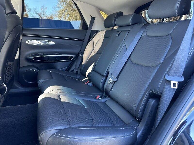 Genesis GV70 - Thumbnail 16