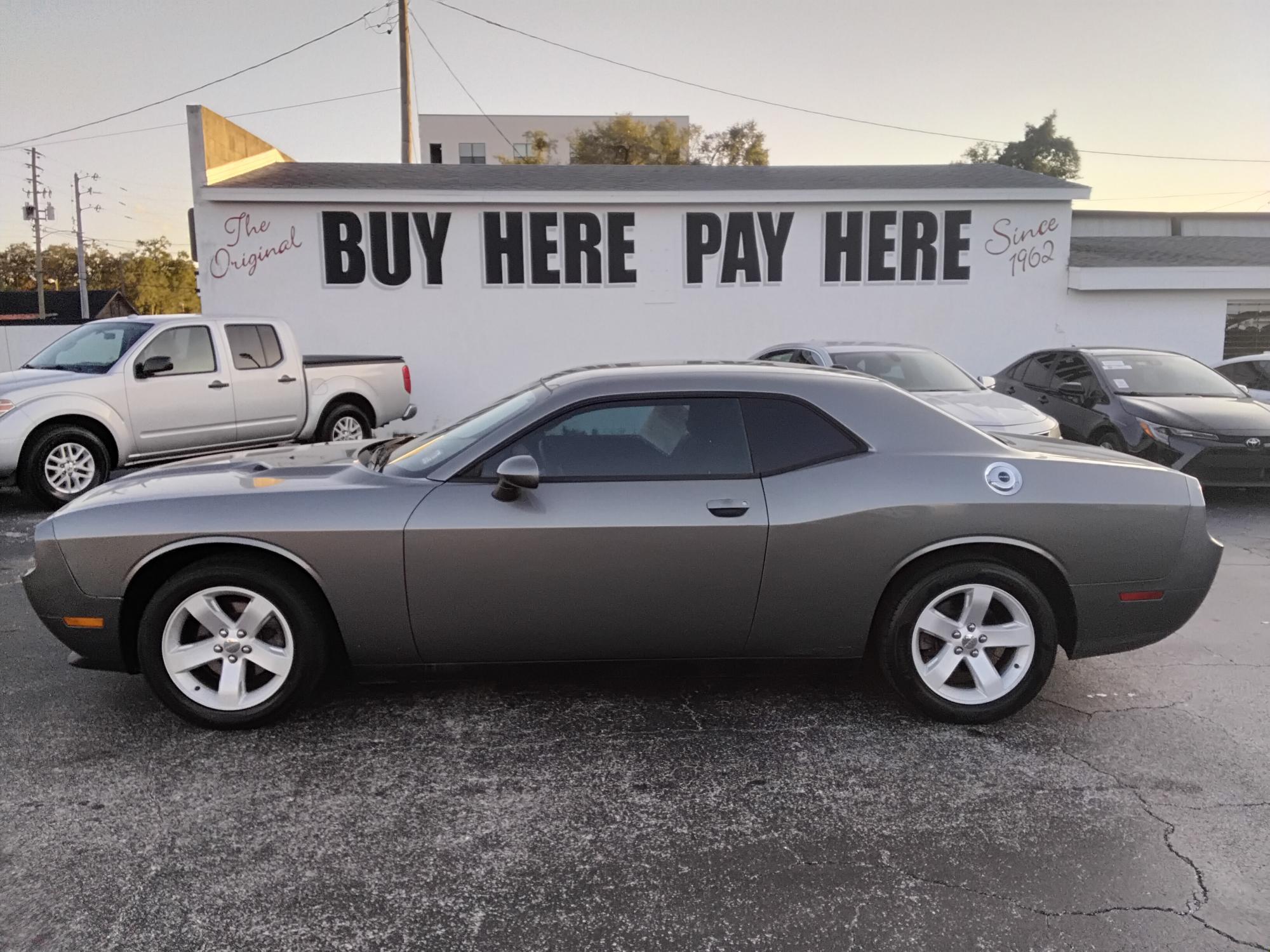 Dodge Challenger Sxt - View 1