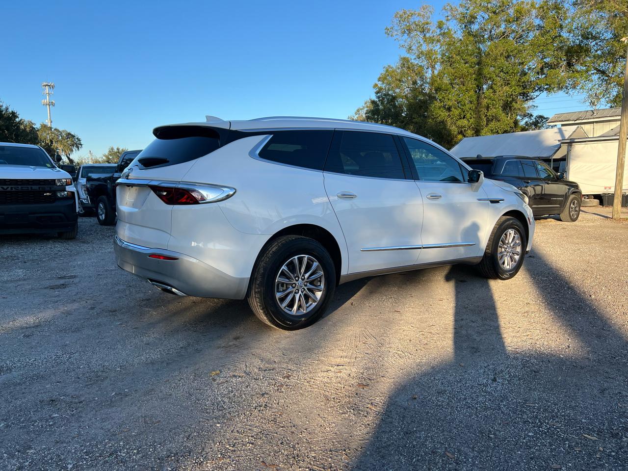 Buick Enclave - Thumbnail 4
