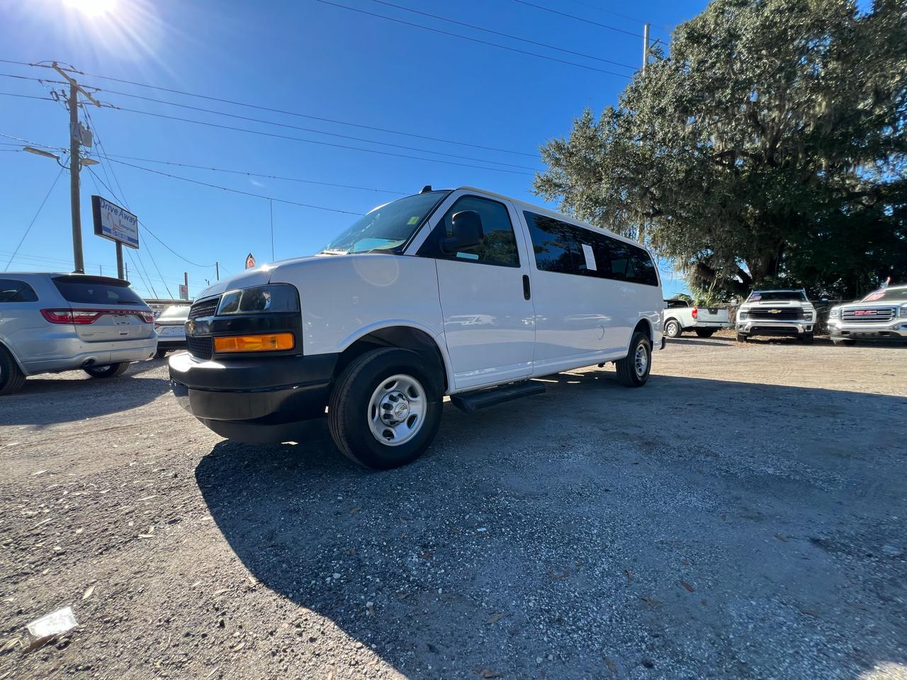 Chevrolet Express - Thumbnail 2