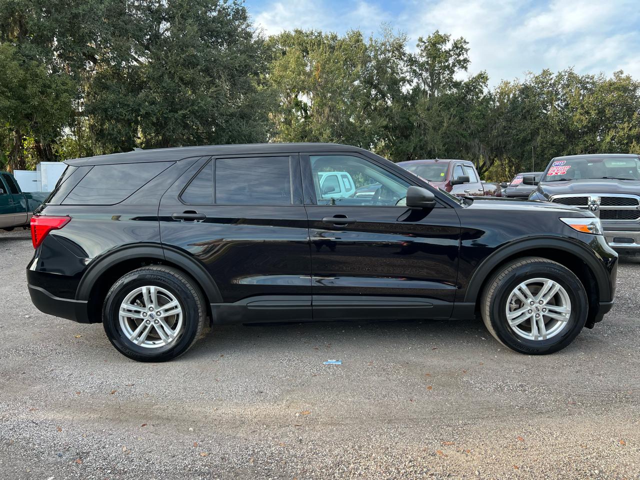 Ford Explorer - Thumbnail 3