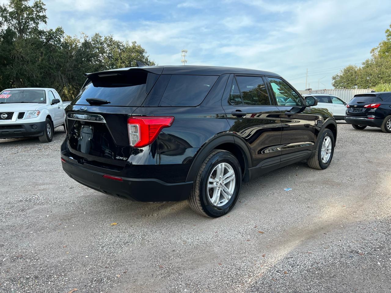 Ford Explorer - Thumbnail 4