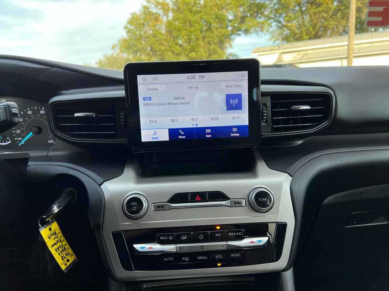 Ford Explorer - Thumbnail 17