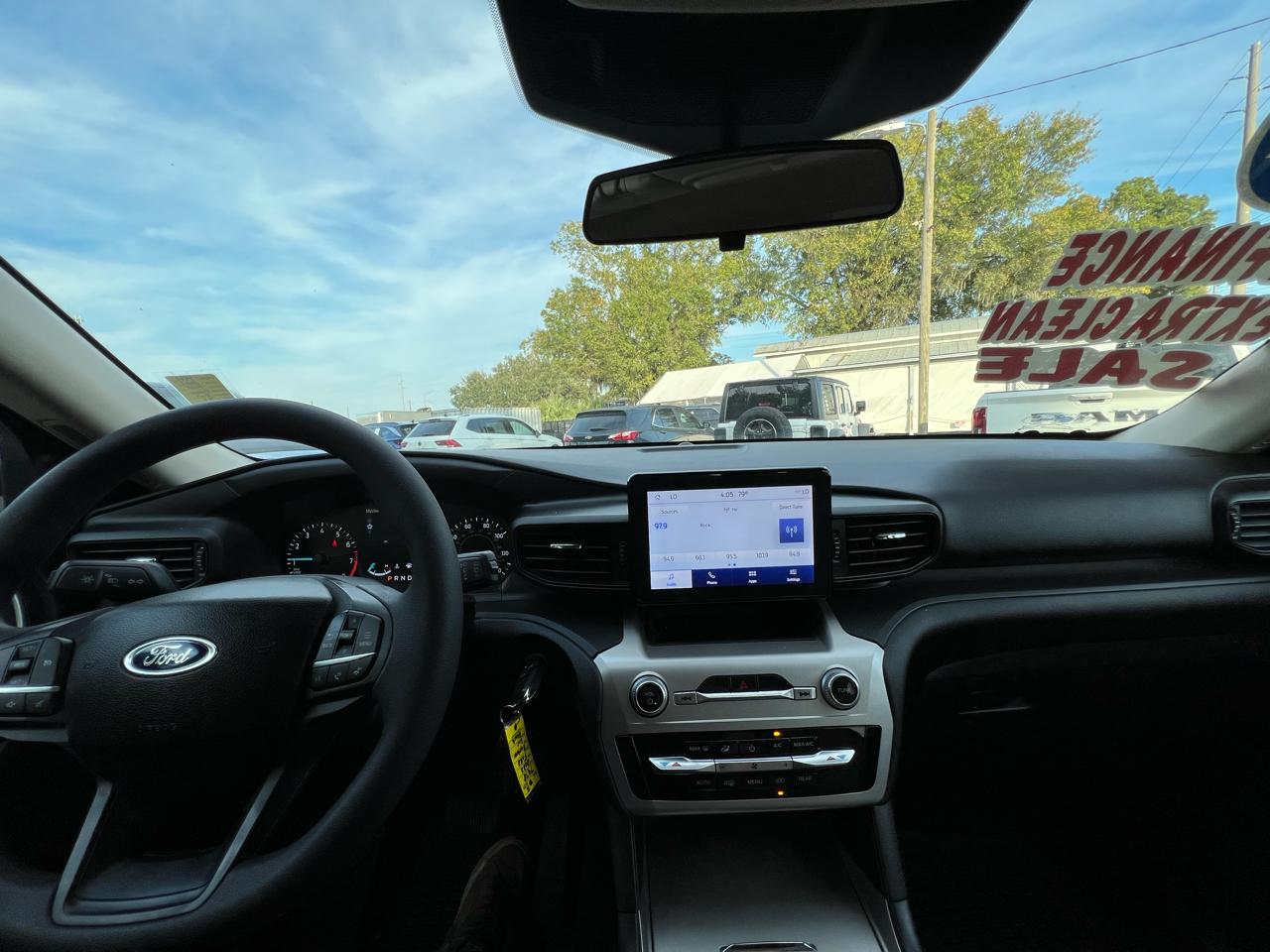 Ford Explorer - Thumbnail 16