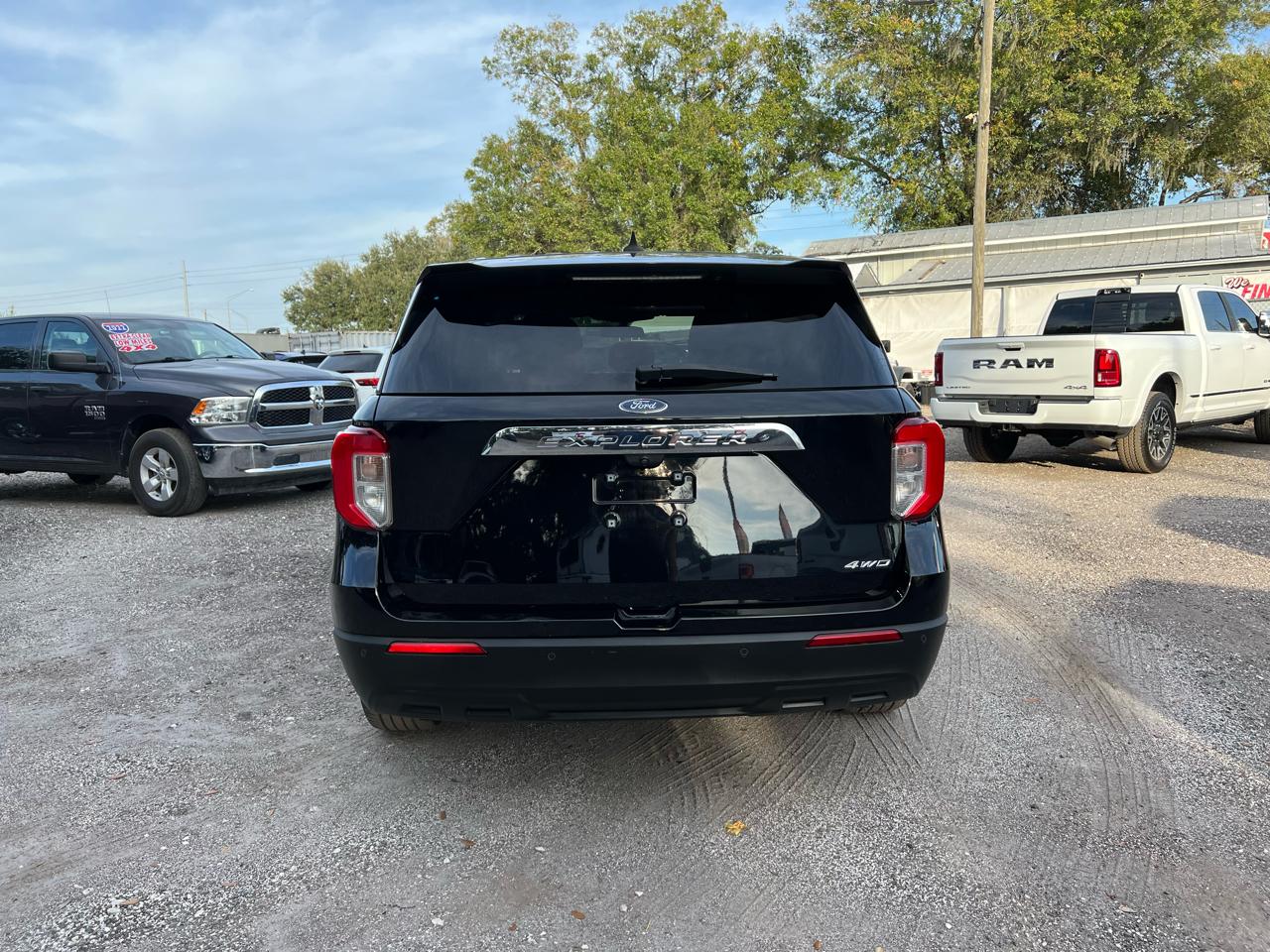 Ford Explorer - Thumbnail 5