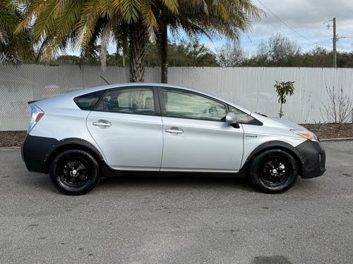 Toyota Prius Hybrid Two Leather Lift Kit & Oversized Tires Brand New Hybrid Battery! 187K Miles Sold - Car  - Thumbnail 6