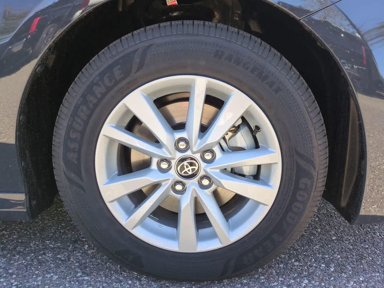 Toyota Camry Le - Thumbnail 12