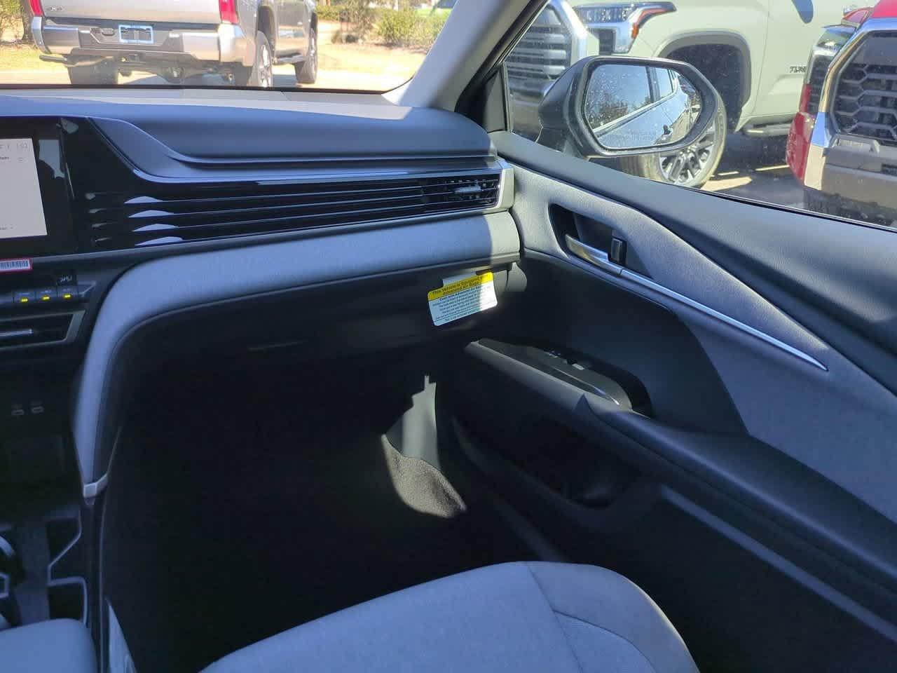 Toyota Camry Le - Thumbnail 17