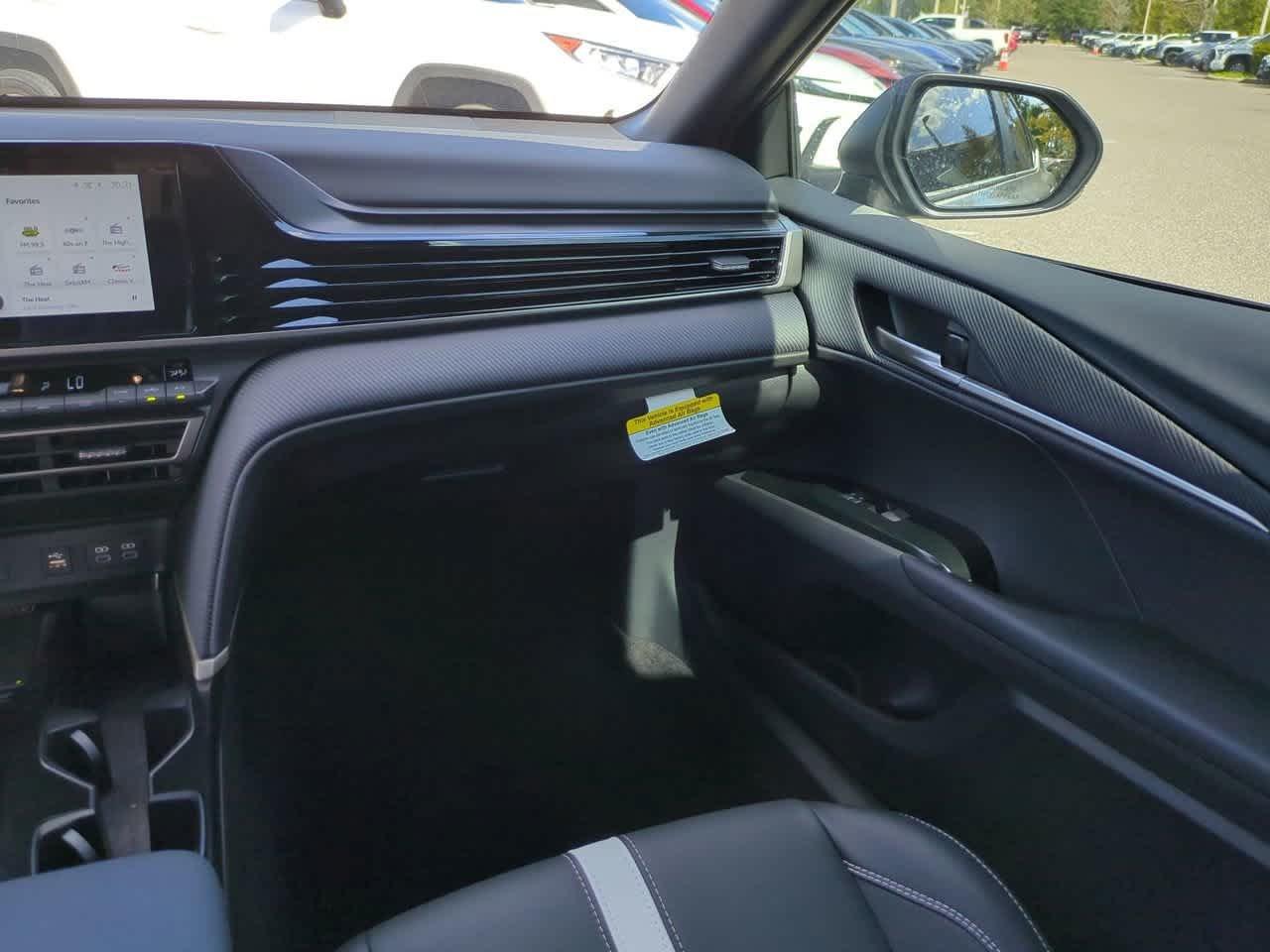 Toyota Camry Se - Thumbnail 17