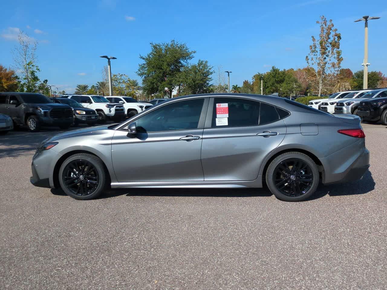 Toyota Camry Se - Thumbnail 4