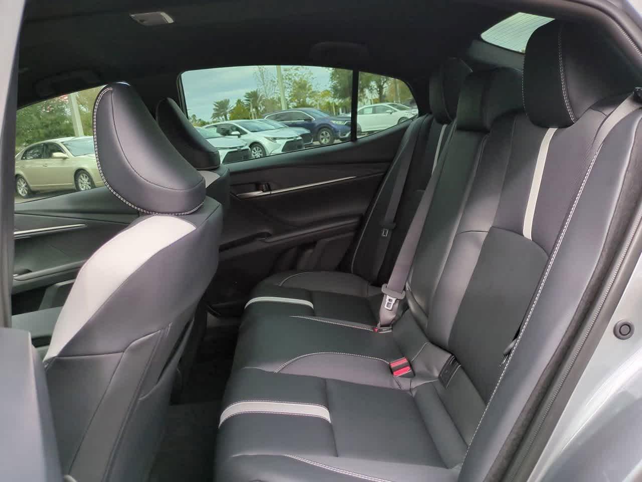 Toyota Camry Se - Thumbnail 14