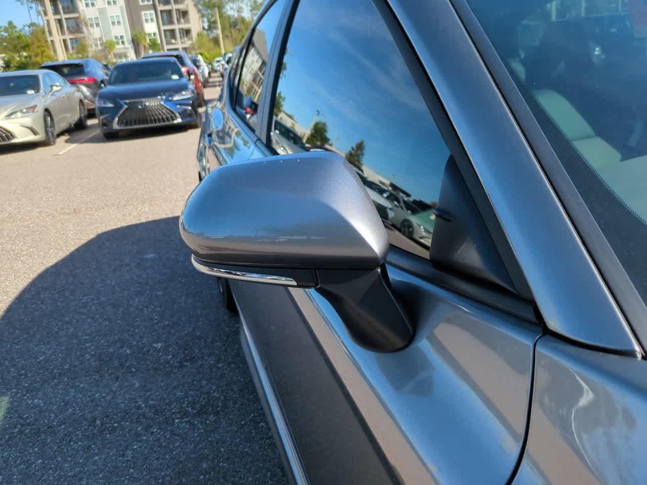 Toyota Camry Se - Thumbnail 13