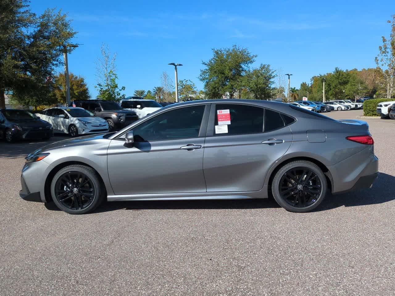 Toyota Camry Se - Thumbnail 4