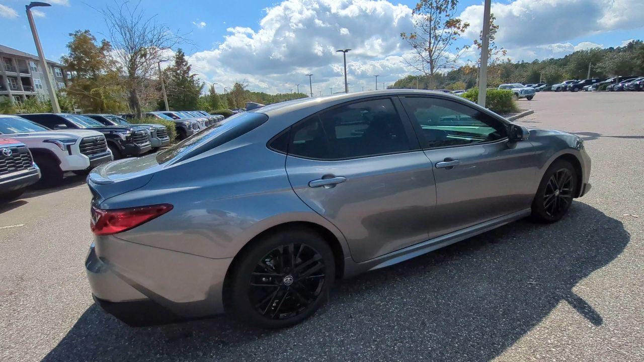 Toyota Camry Se - Thumbnail 2