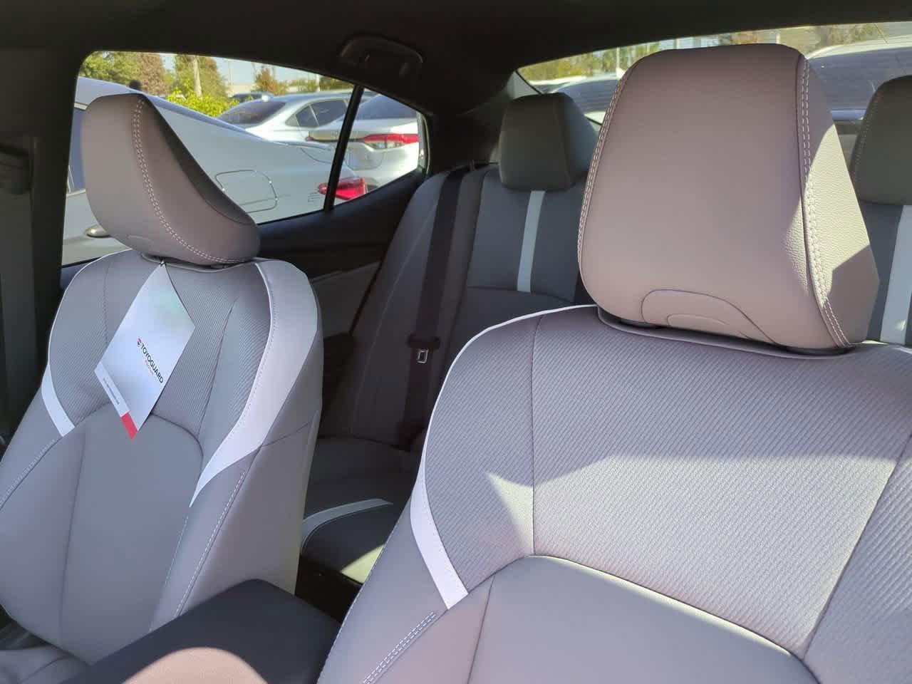 Toyota Camry Se - Thumbnail 9