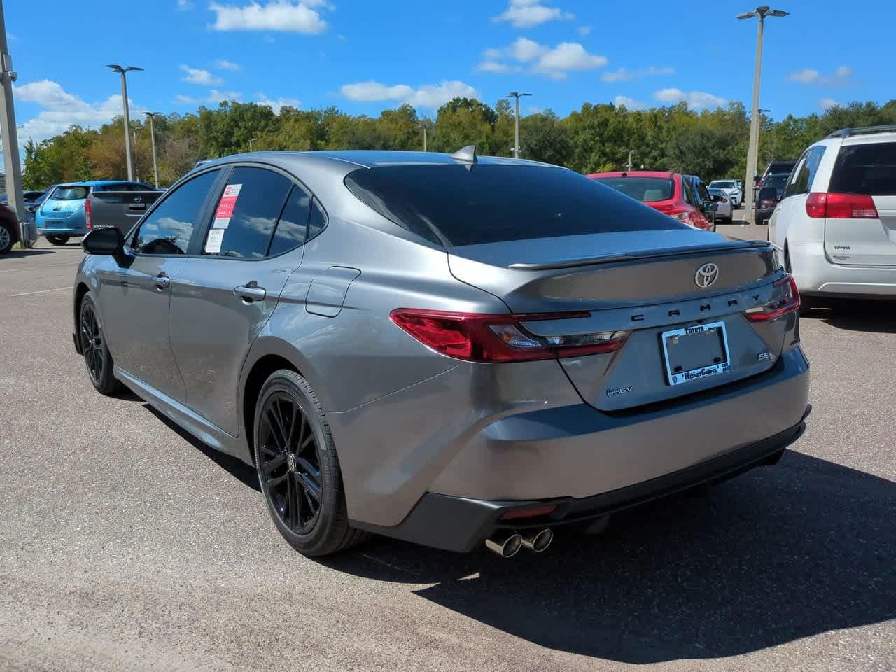 Toyota Camry Se - Thumbnail 5