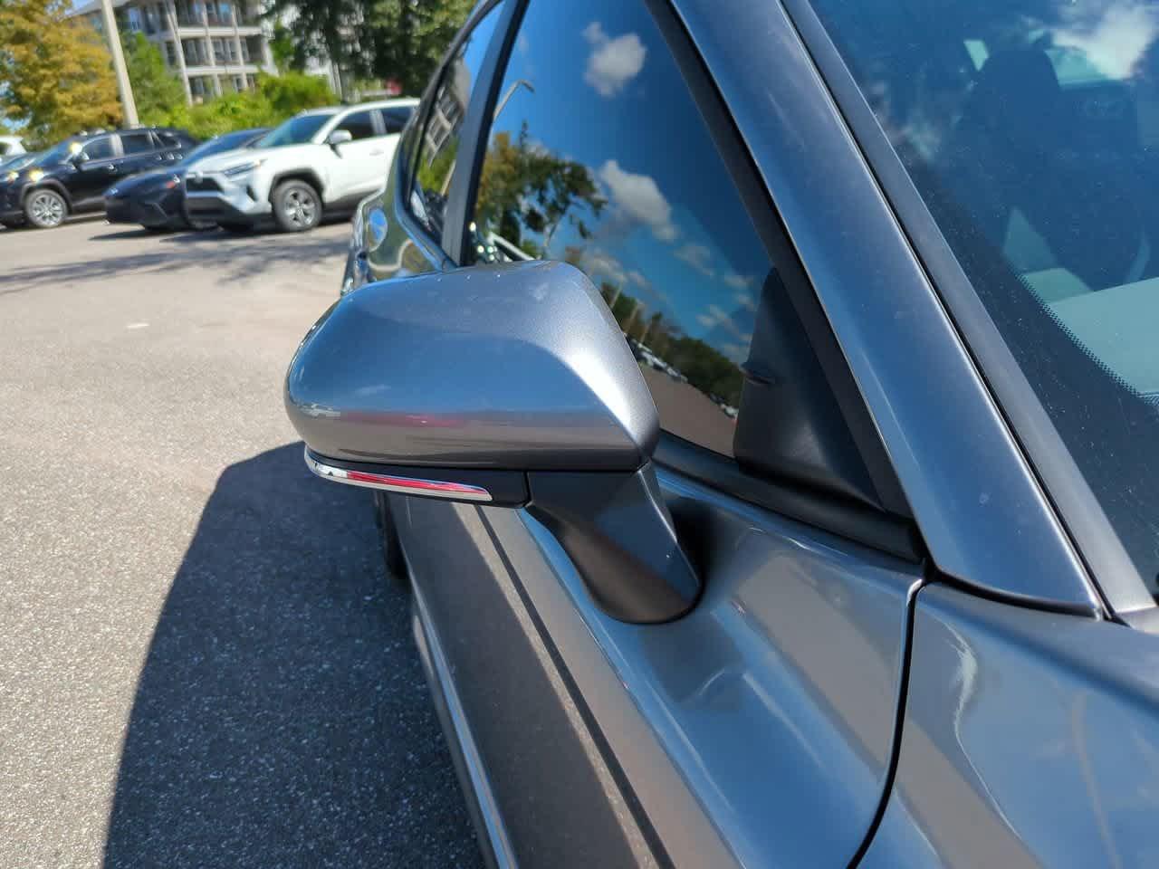 Toyota Camry Se - Thumbnail 13