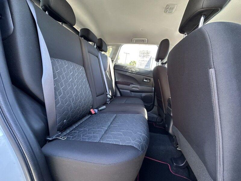 Mitsubishi Outlander Sport - Thumbnail 17