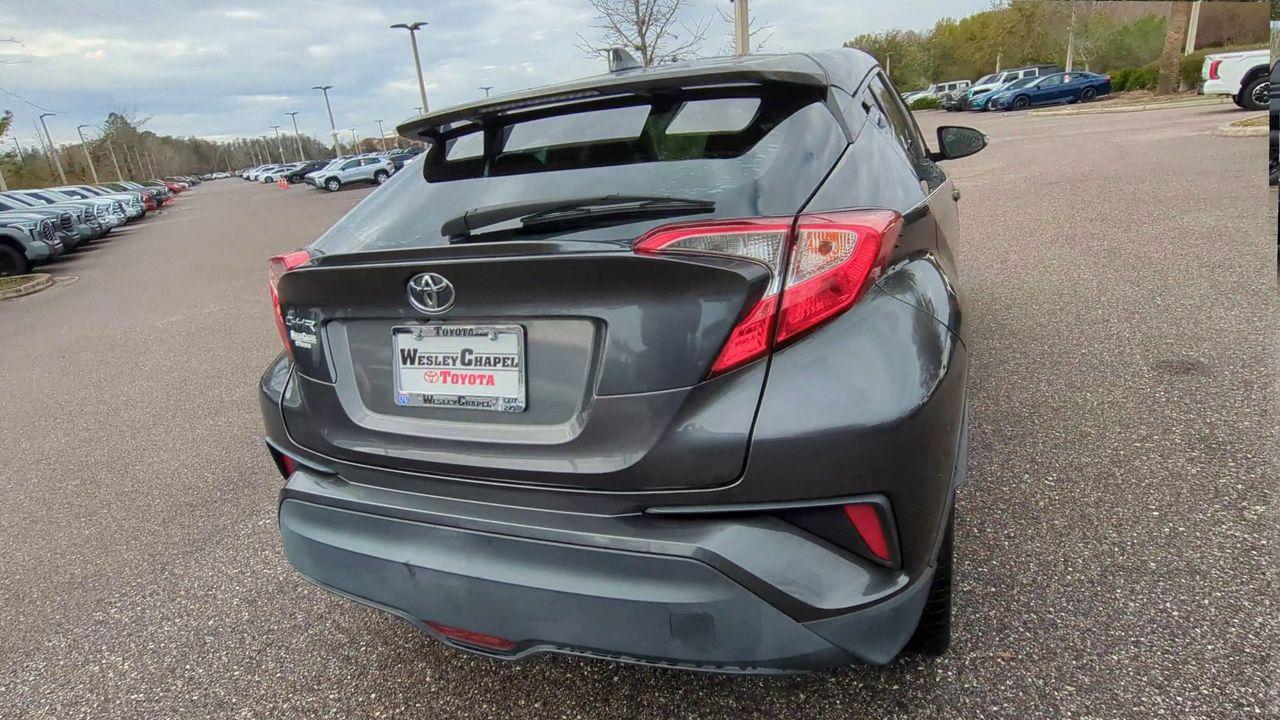 Toyota C-Hr Xle Premium Fwd Sport Utility - Thumbnail 2