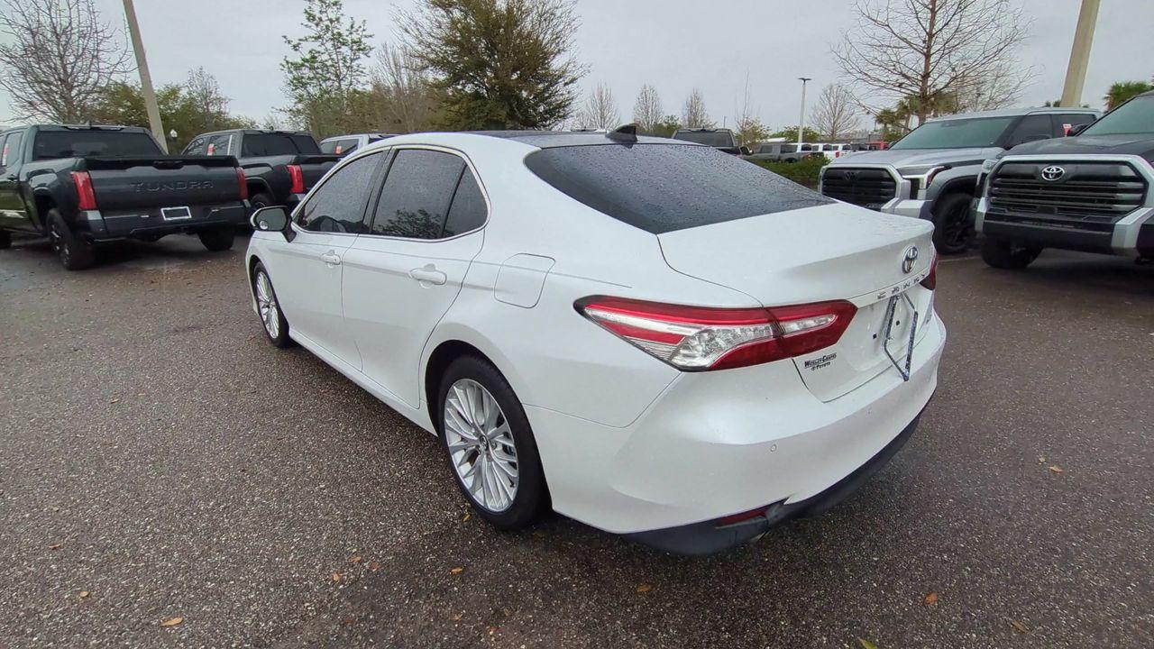 Toyota Camry Xle V6 Fwd - Thumbnail 2