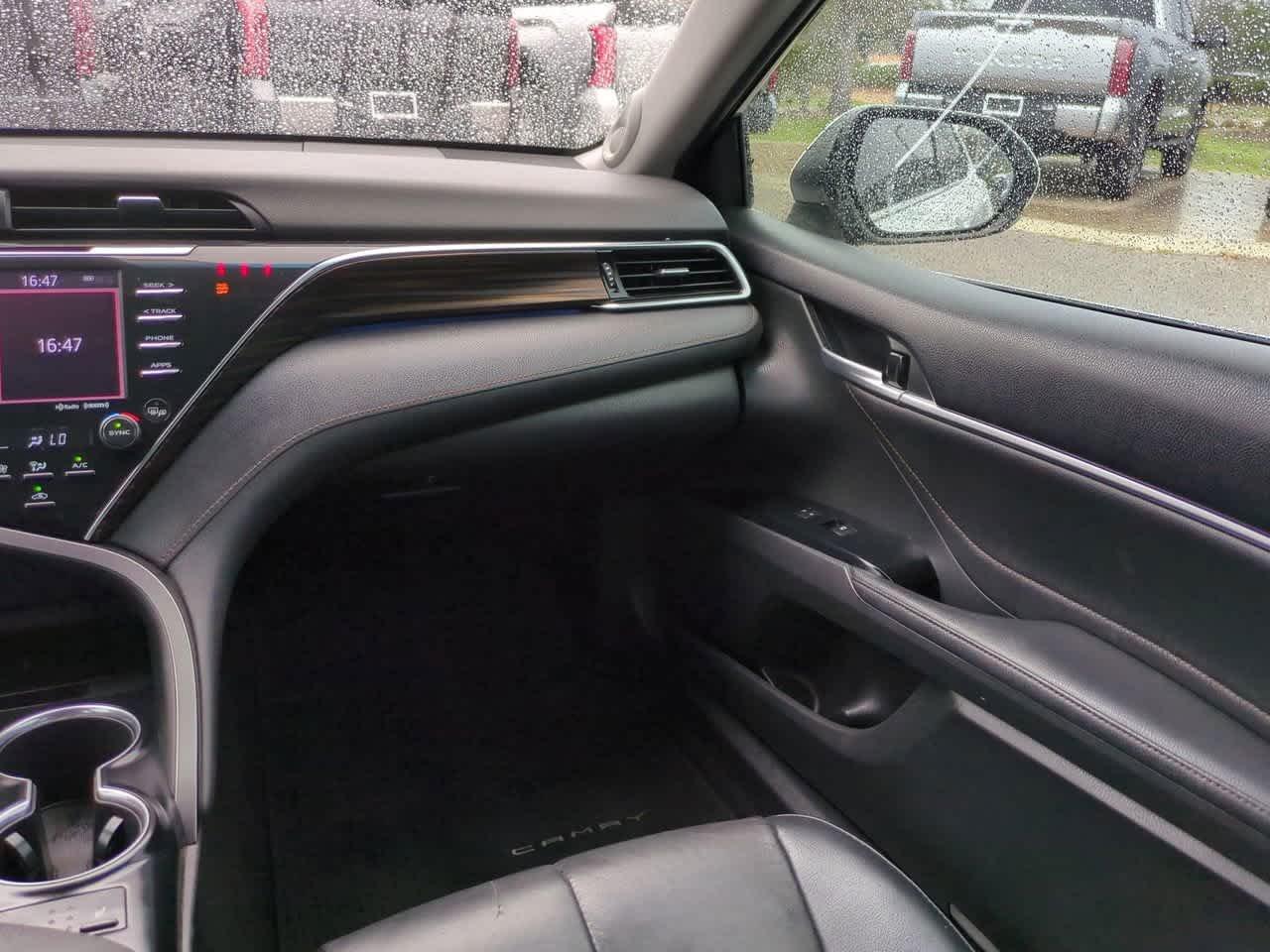 Toyota Camry Xle V6 Fwd - Thumbnail 17