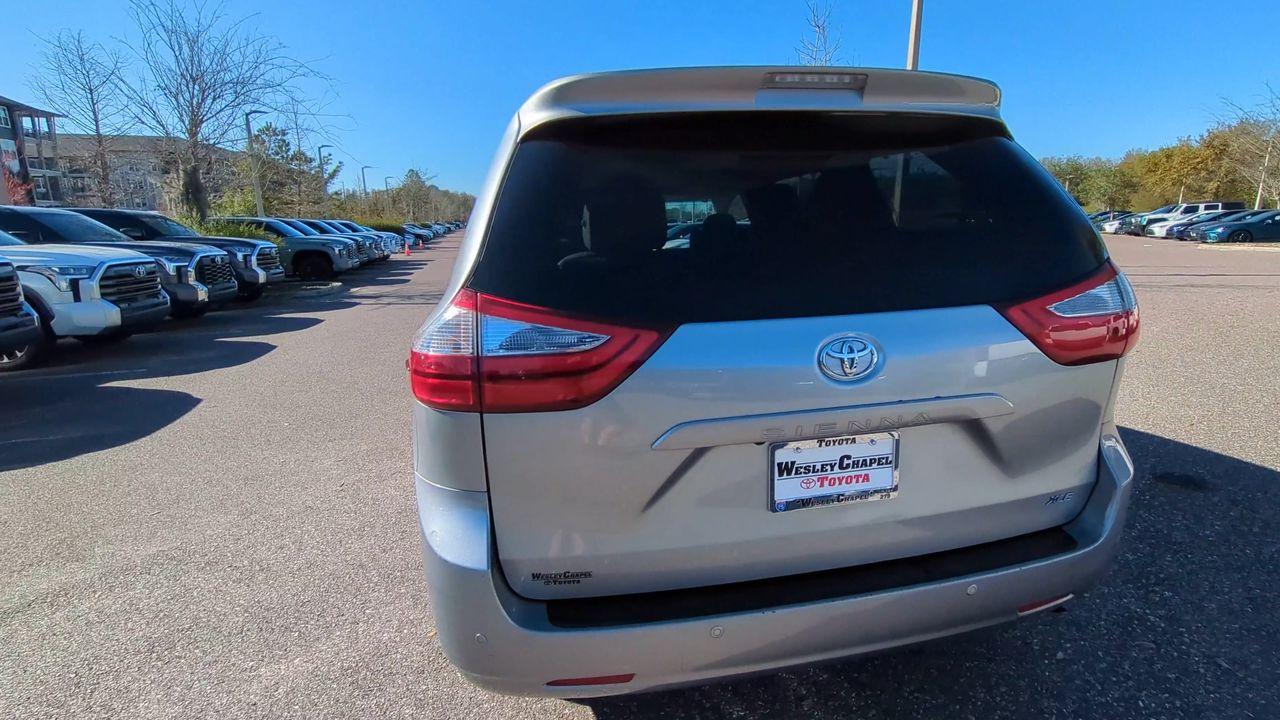 Toyota Sienna Xle Fwd - Thumbnail 2