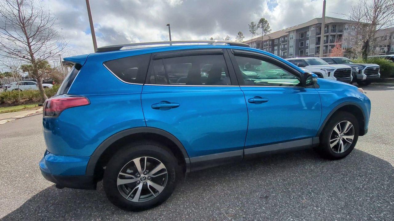 Toyota Rav4 Xle With Navigation - Thumbnail 2