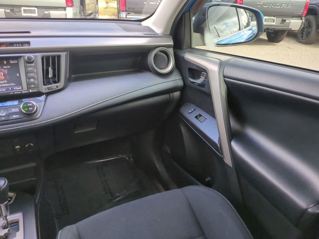 Toyota Rav4 Xle With Navigation - Thumbnail 17