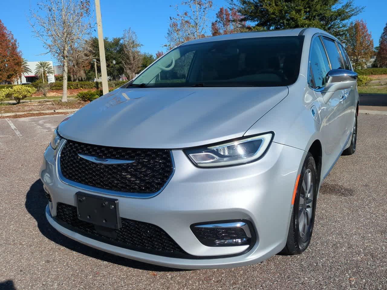 Chrysler Pacifica Hybrid Limited Fwd - Thumbnail 3