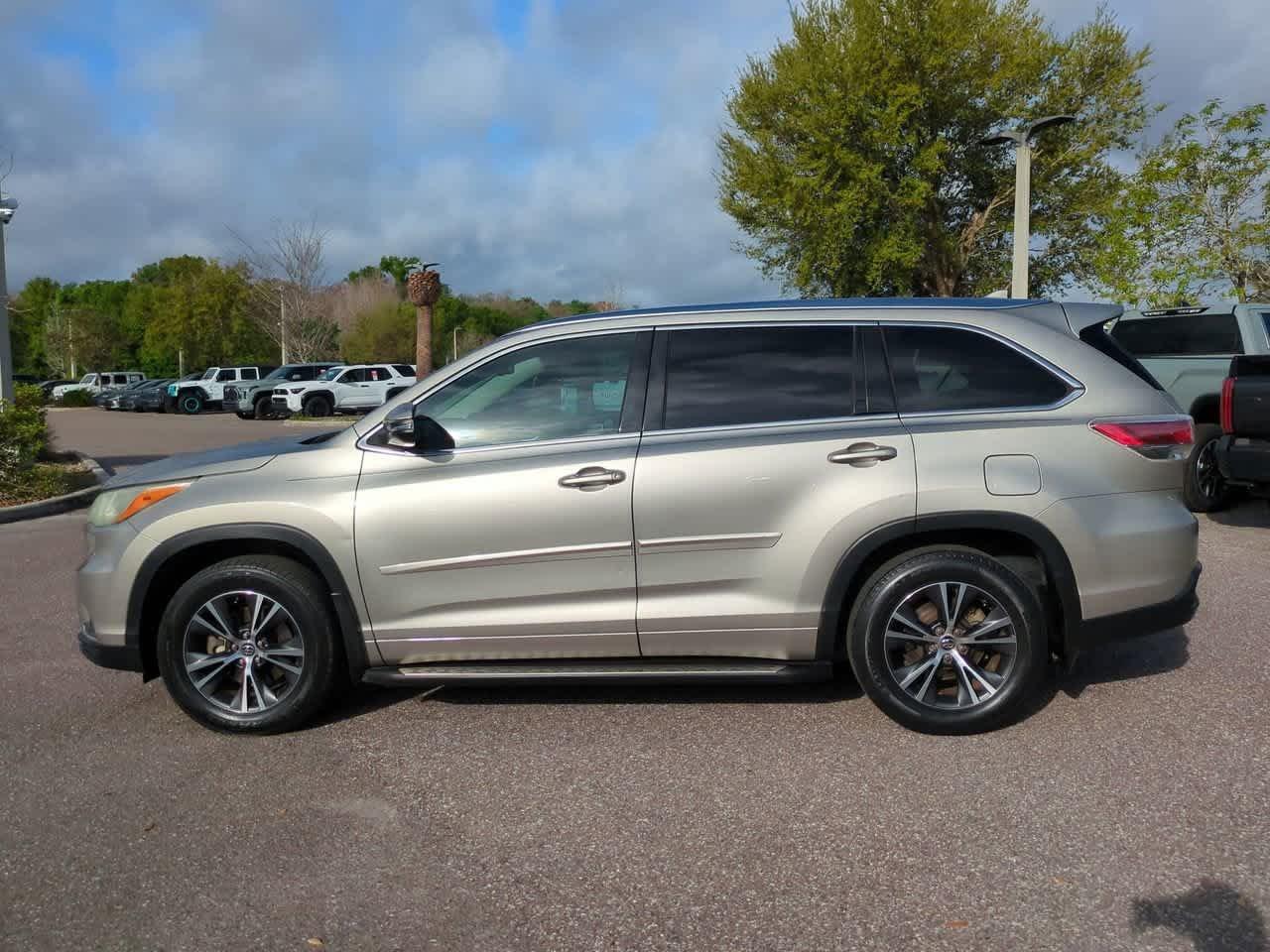 Toyota Highlander Xle Fwd - Thumbnail 4