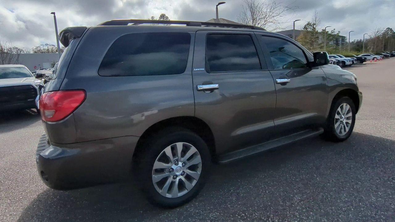 Toyota Sequoia Ltd Rwd - Thumbnail 2