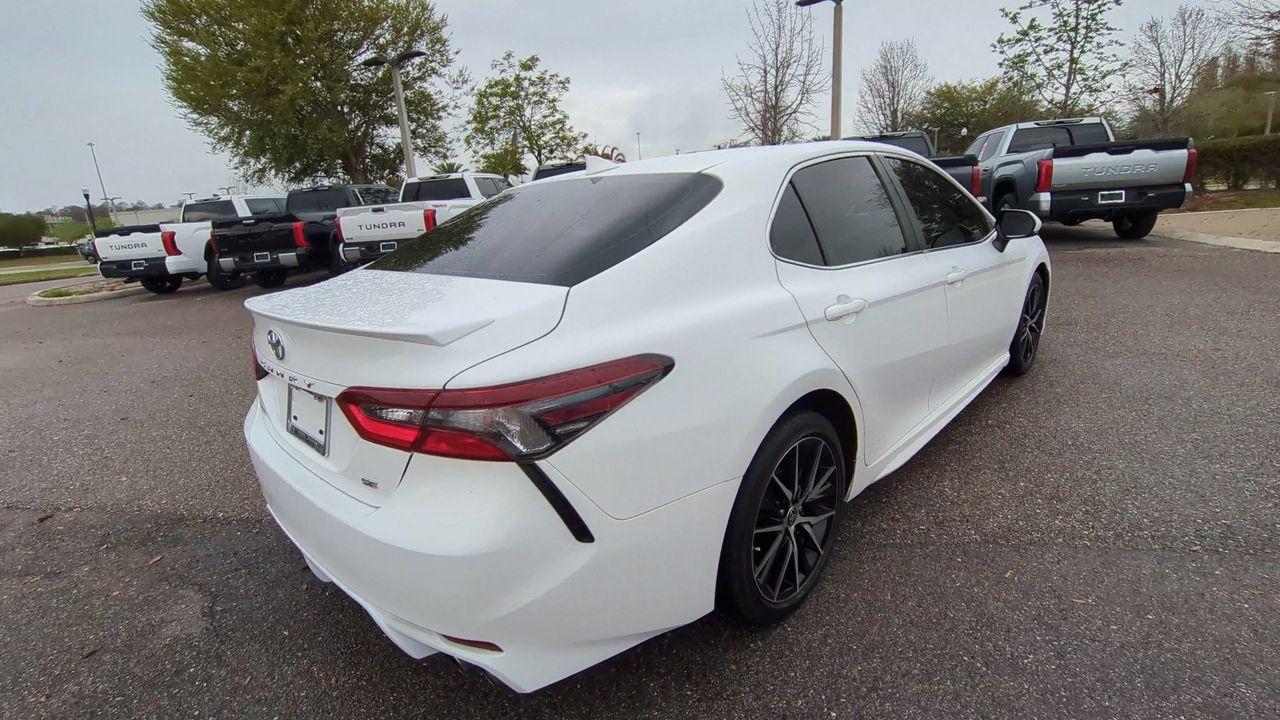 Toyota Camry Se Fwd 4Dr Car - Thumbnail 2