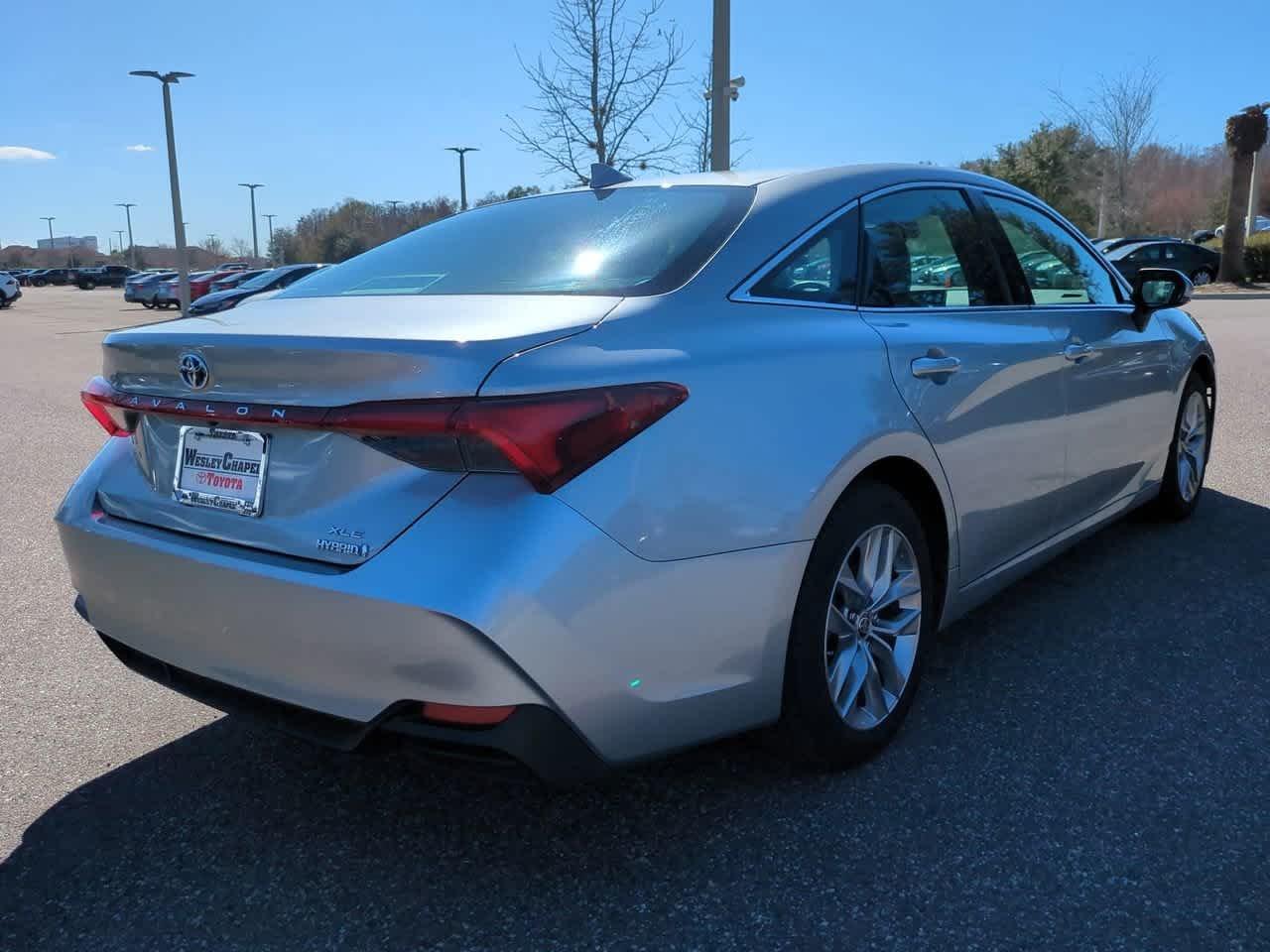 Toyota Avalon Hybrid Xle Fwd 4Dr Car - Thumbnail 7