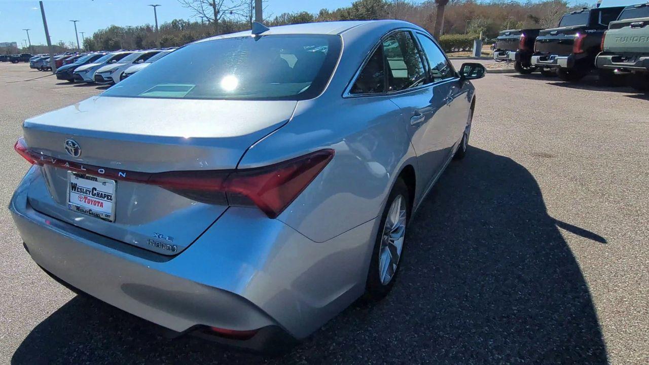 Toyota Avalon Hybrid Xle Fwd 4Dr Car - Thumbnail 2