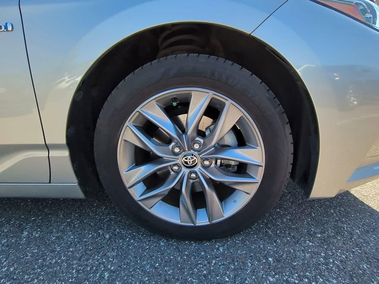 Toyota Avalon Hybrid Xle Fwd 4Dr Car - Thumbnail 12