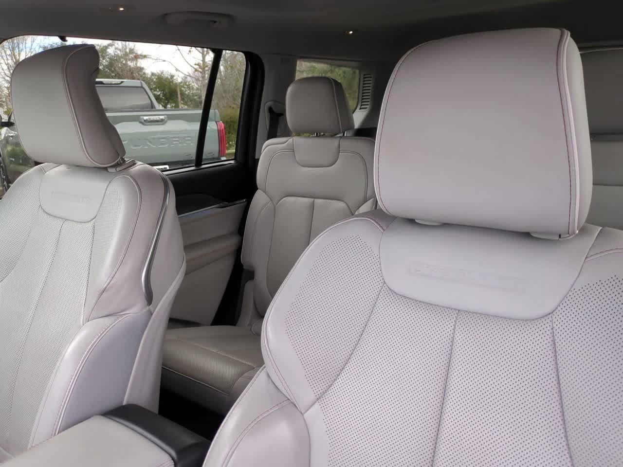 Jeep Grand Cherokee L Overland Rwd - Thumbnail 9