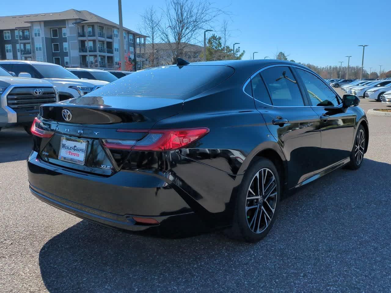 Toyota Camry Xle With Navigation - Thumbnail 7