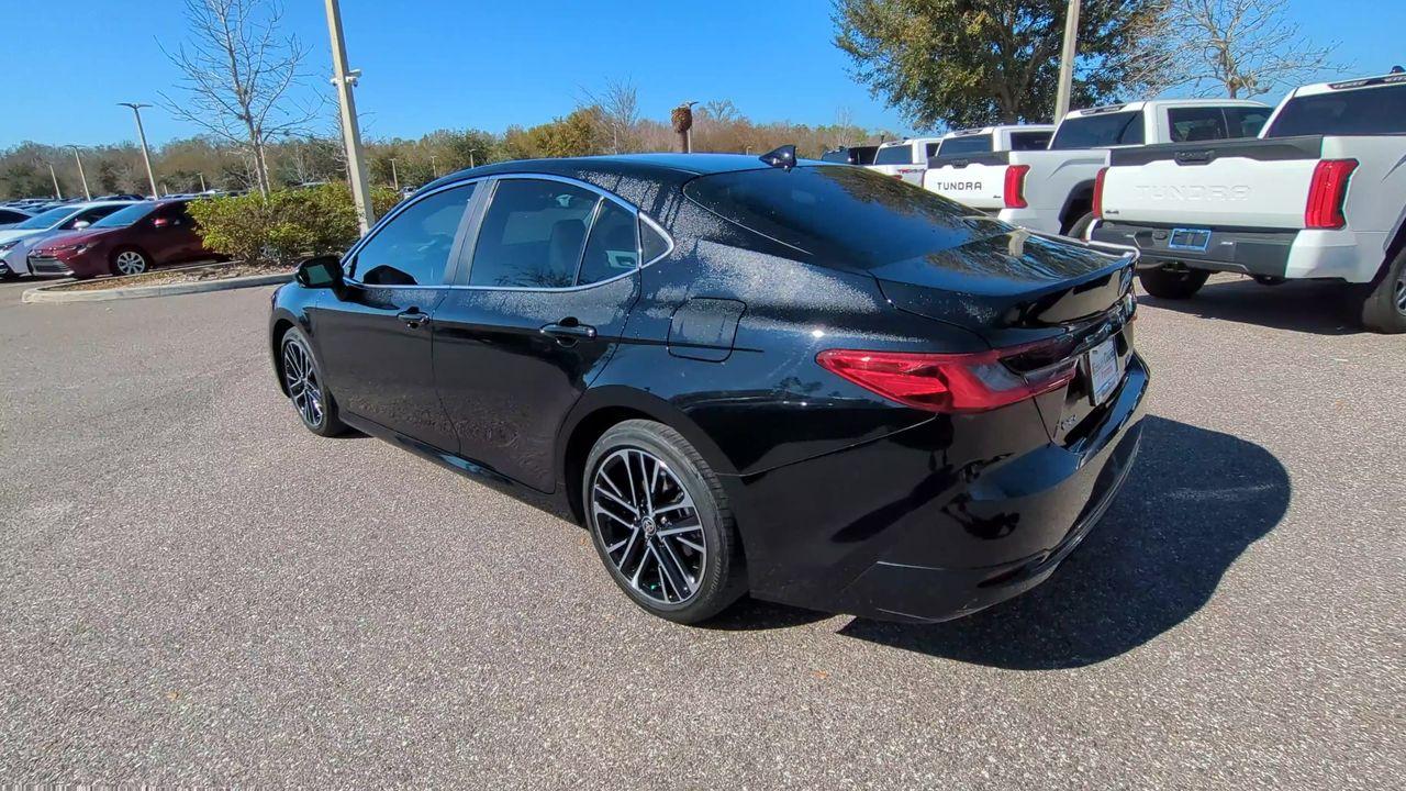 Toyota Camry Xle With Navigation - Thumbnail 2