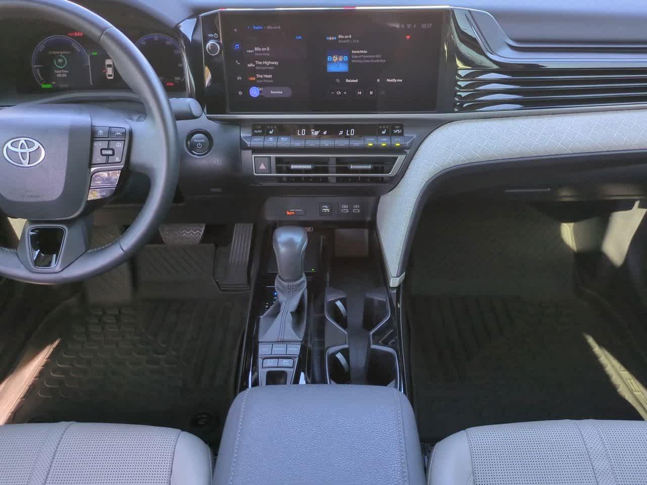 Toyota Camry Xle With Navigation - Thumbnail 19