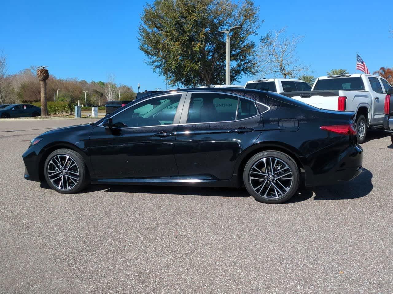 Toyota Camry Xle With Navigation - Thumbnail 4