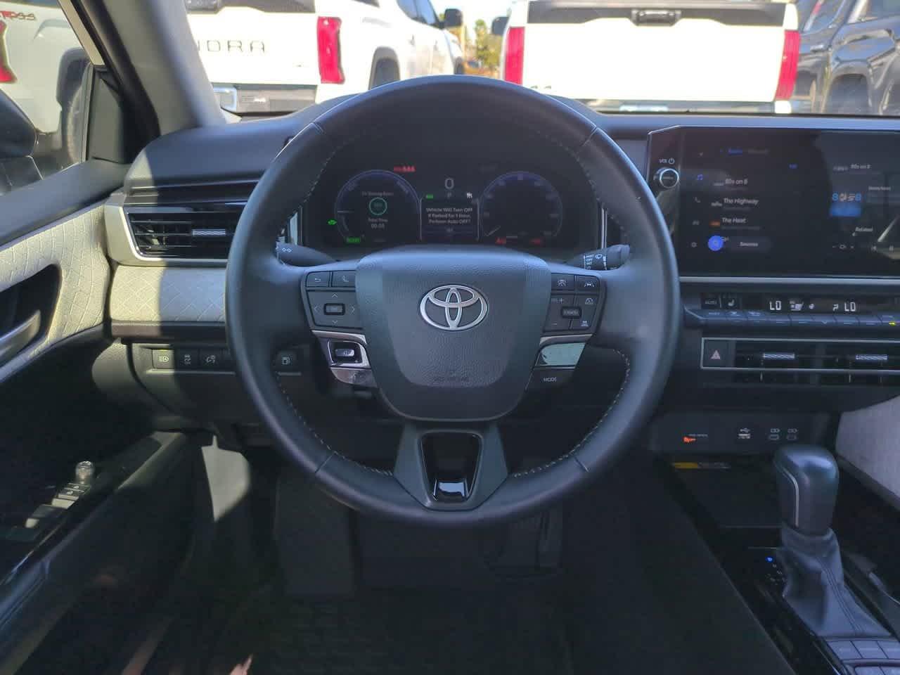 Toyota Camry Xle With Navigation - Thumbnail 16