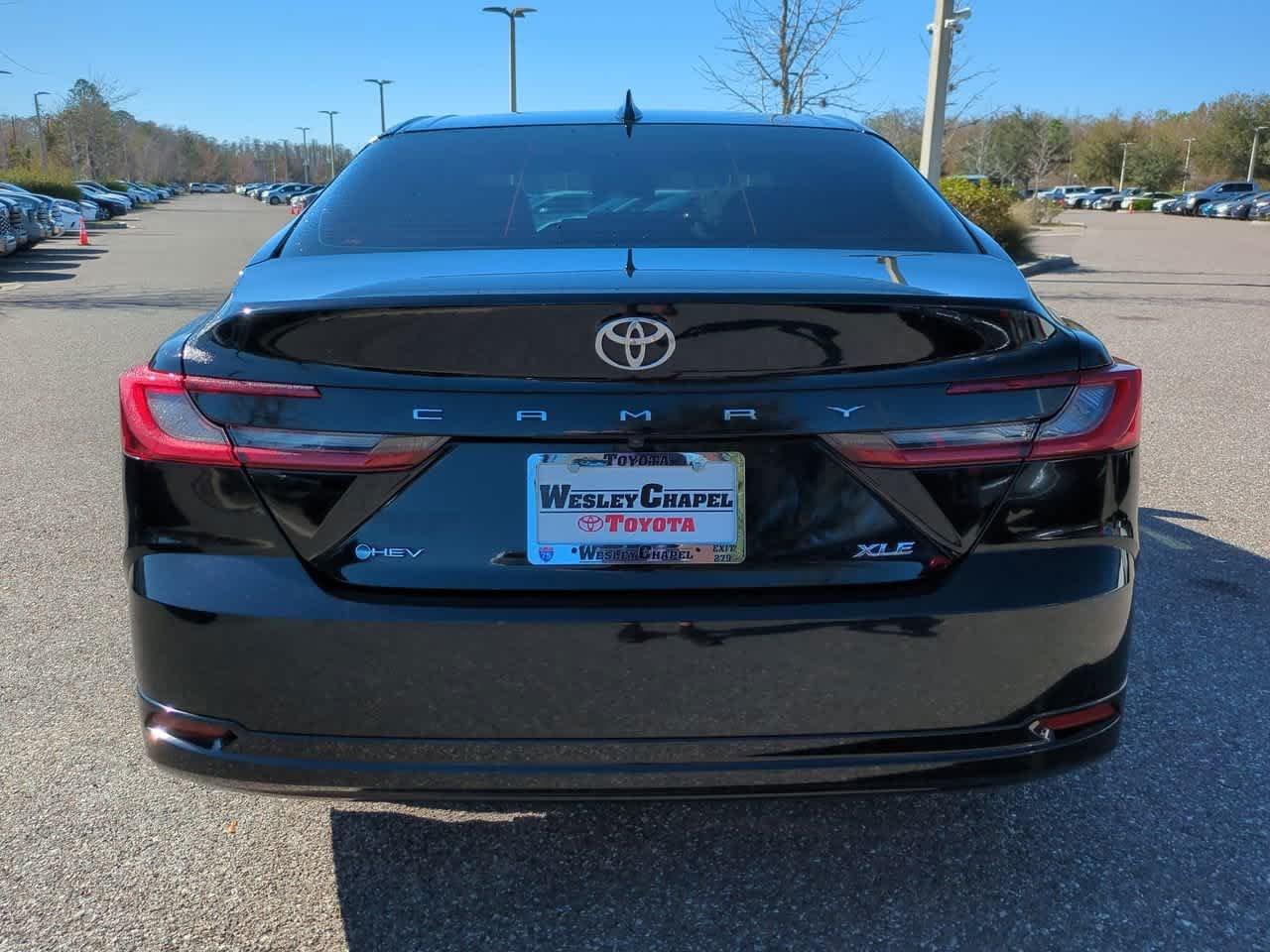 Toyota Camry Xle With Navigation - Thumbnail 6