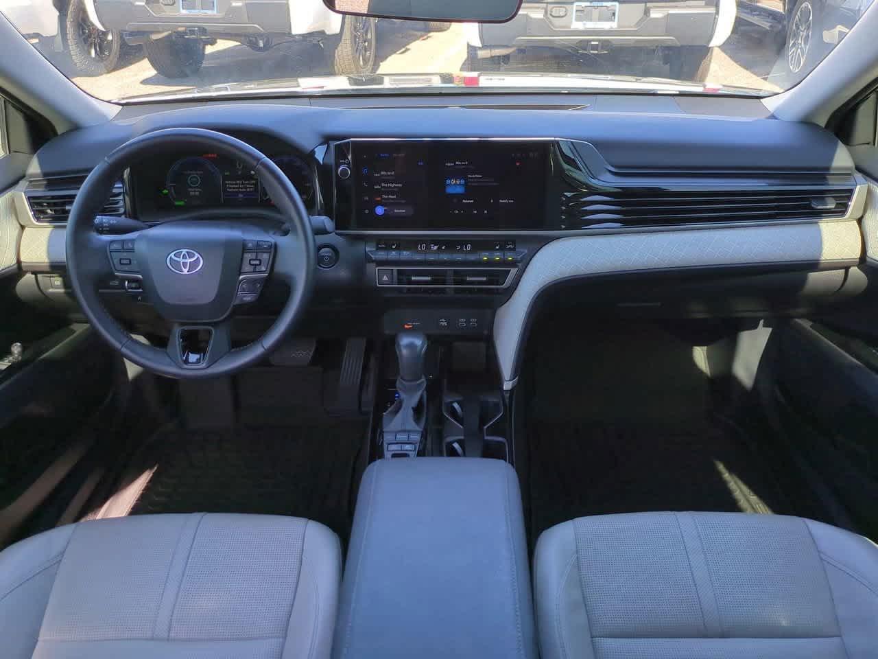 Toyota Camry Xle With Navigation - Thumbnail 15