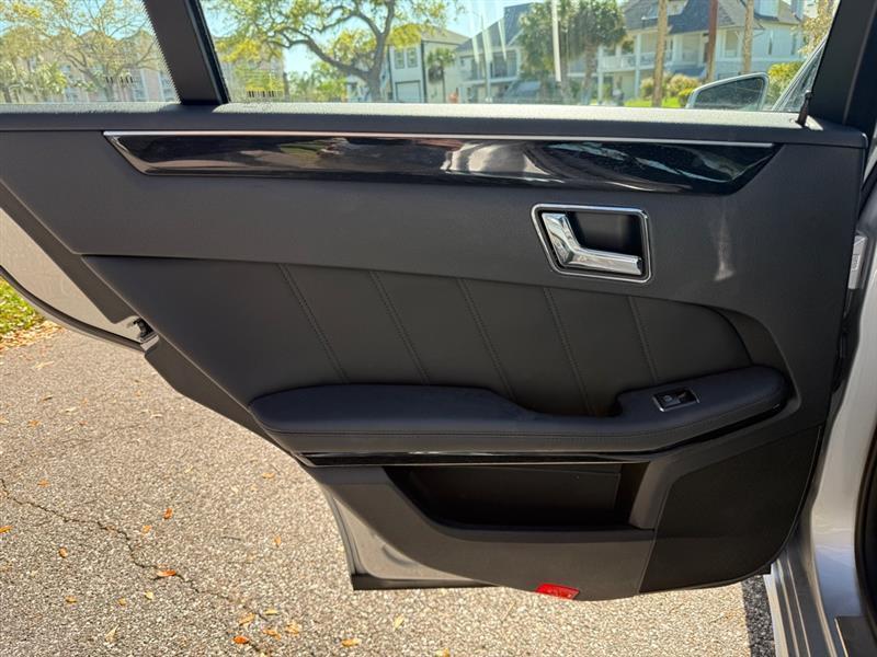 Mercedes-Benz E-Class E350 Sedan - Thumbnail 16