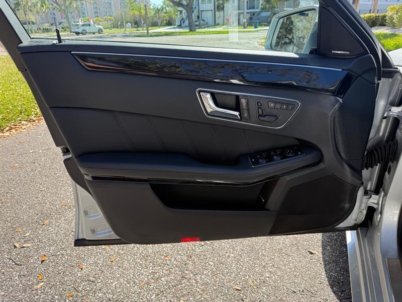 Mercedes-Benz E-Class E350 Sedan - Thumbnail 13