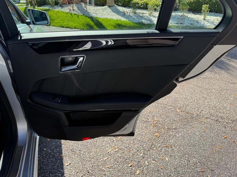 Mercedes-Benz E-Class E350 Sedan - Thumbnail 20